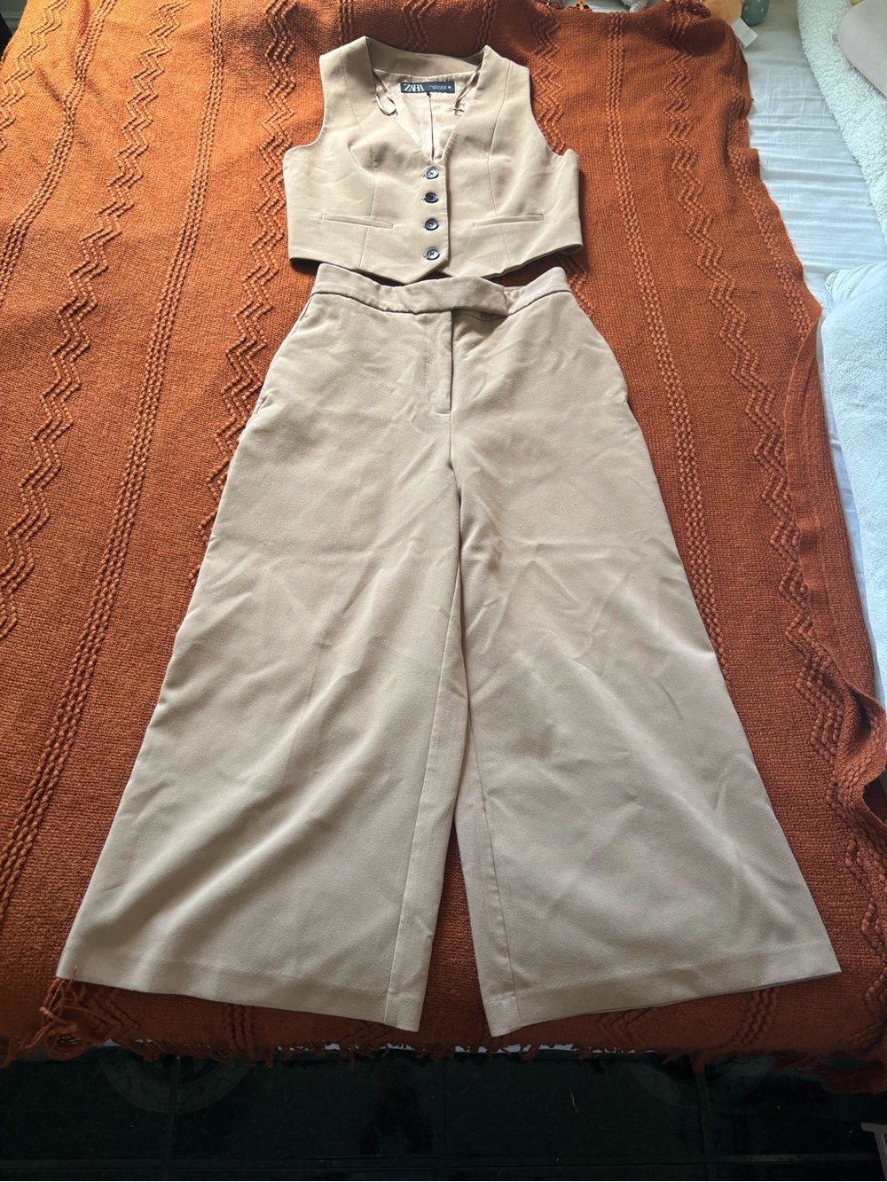 Zara Beige Tailored Vest and Wide-Leg Pants Set - Picture 2 of 6